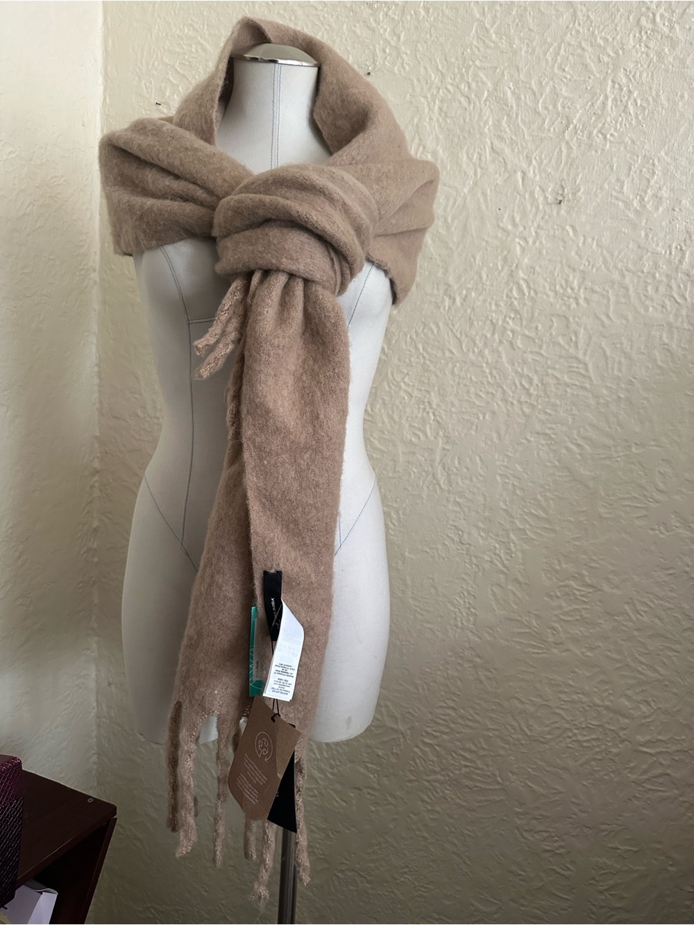 Vero Moda Ivy League Cozy Knit Fringe Scarf Beige New NWT